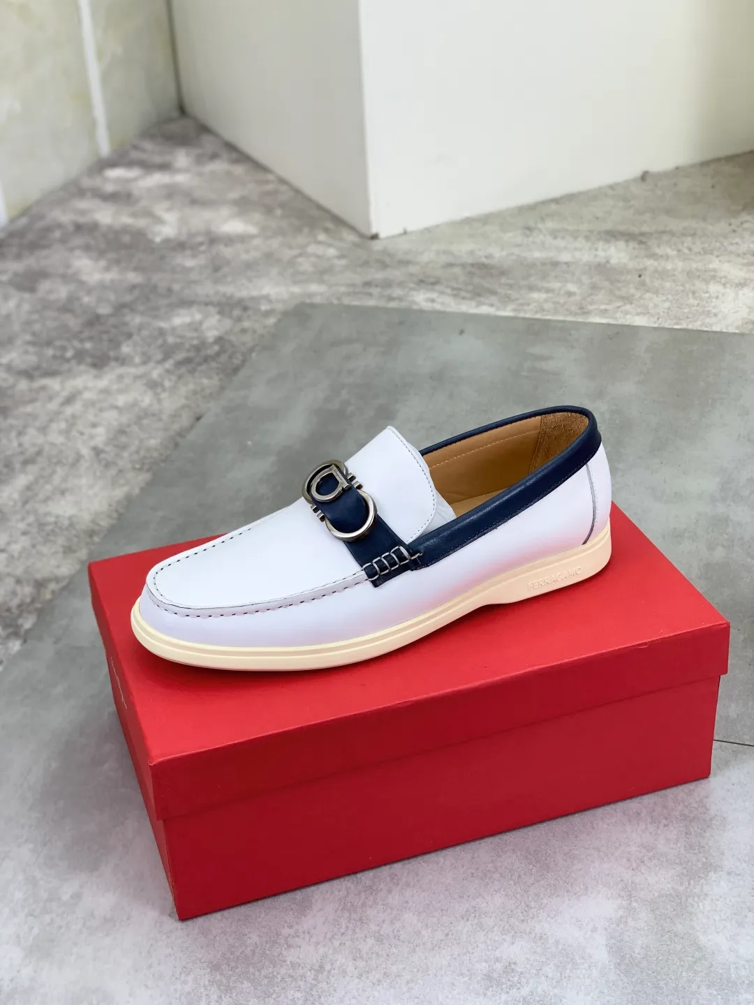 Men's Men's Shoes 💰P580💰[New Style] Water-dyed Niuli 🆘[Salvatore Ferragamo] Ferragamo's latest casual business leather shoes for men! Listed simultaneously! The fabric is made of specially imported original pebbled calfskin, and the lining is made of imported water-dyed cowhide. It is absolutely luxurious and leads the fashion trend. Matching code: 38-44 (45 and 46 can be customized) Black, brown and burgundy colors available